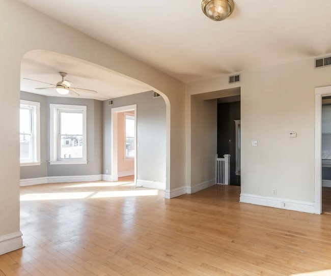 2042 W Armitage Ave, Unit 3