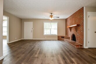 5406 Cindy Ln SE in Conyers, GA - Foto de edificio - Building Photo