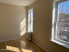 40 Booraem Ave in Jersey City, NJ - Building Photo - Building Photo