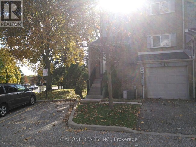 646 Village Pkwy in Markham, ON - Building Photo - Building Photo