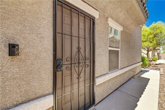1050 Spotted Saddle St in Henderson, NV - Foto de edificio - Building Photo