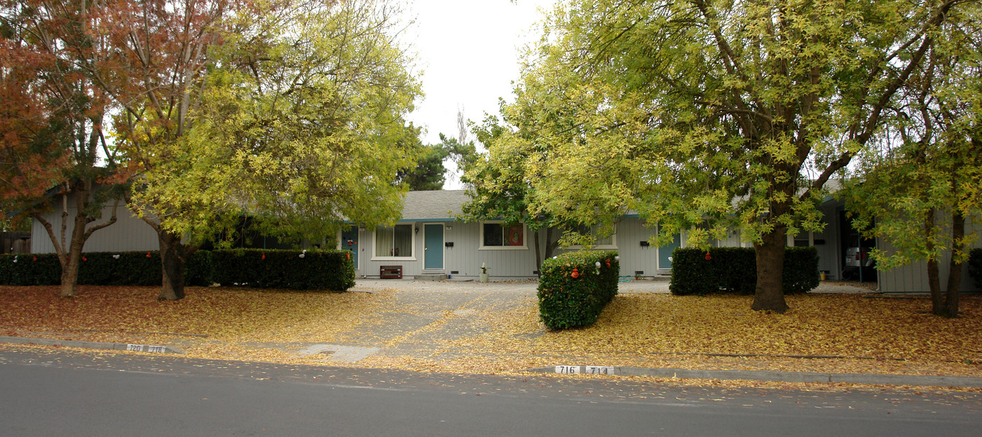 714 Lincoln Ave in Rohnert Park, CA - Building Photo