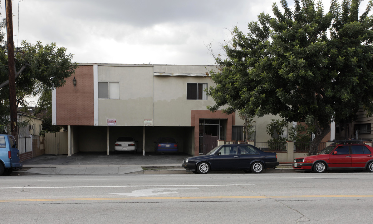 6715 Laurel Canyon Blvd in North Hollywood, CA - Building Photo