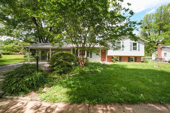 property at 910 Lincoln St