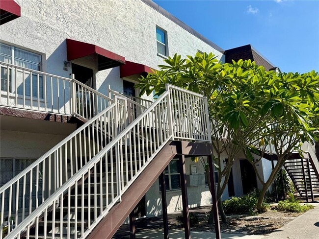 9205 Tudor Dr in Tampa, FL - Building Photo - Building Photo