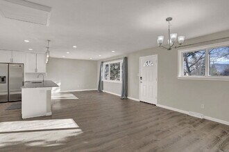 817 Westmoor Dr in Colorado Springs, CO - Building Photo - Building Photo