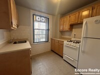 376 Riverway, Unit 17 in Boston, MA - Foto de edificio - Building Photo