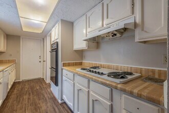 6015 Knotty Post Ln in Spring, TX - Foto de edificio - Building Photo