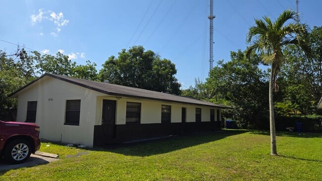 6134 SW 40th Ct in Miramar, FL - Building Photo - Building Photo