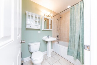 2709 W Argyle St in Chicago, IL - Building Photo - Building Photo