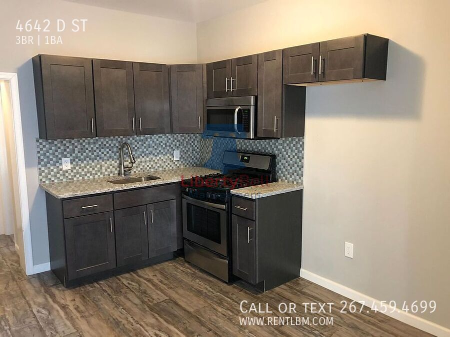 4642 D St in Philadelphia, PA - Building Photo