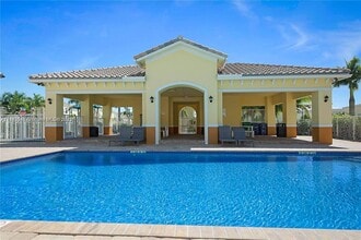 1134 NW 40th Ter in Lauderhill, FL - Foto de edificio - Building Photo