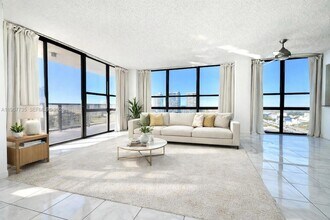 600 NE 36th St, Unit 1921 in Miami, FL - Foto de edificio - Building Photo