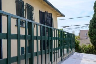835 N Wilton Pl, Unit 3 in Los Angeles, CA - Building Photo - Building Photo