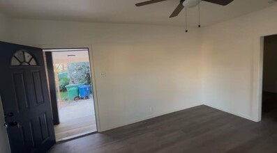 2215 N Elmendorf St-Unit -A in San Antonio, TX - Building Photo - Building Photo