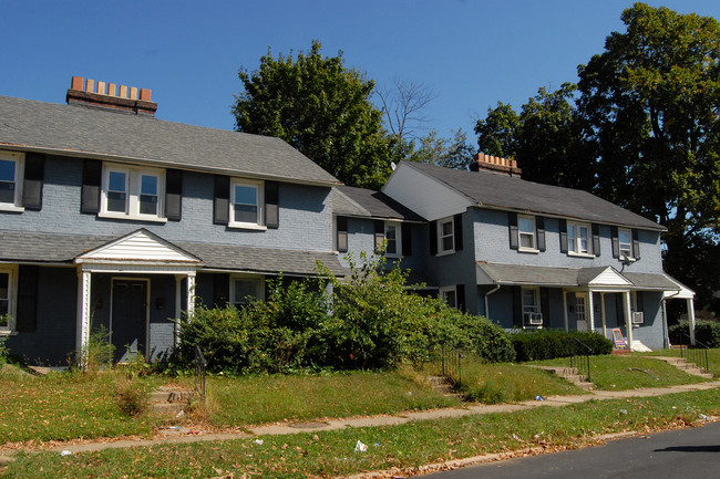 1111-1117 Pine Ln in Chester, PA - Foto de edificio - Building Photo