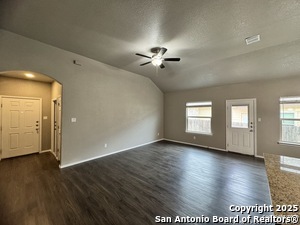 5518 Rio Cyn in Converse, TX - Foto de edificio - Building Photo