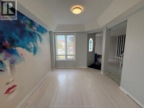 983 Peach Blossom Crescent in Windsor, ON - Building Photo - Building Photo