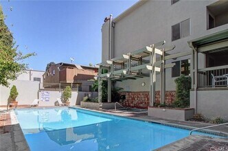 339 S Catalina Ave, Unit 315 in Pasadena, CA - Foto de edificio - Building Photo