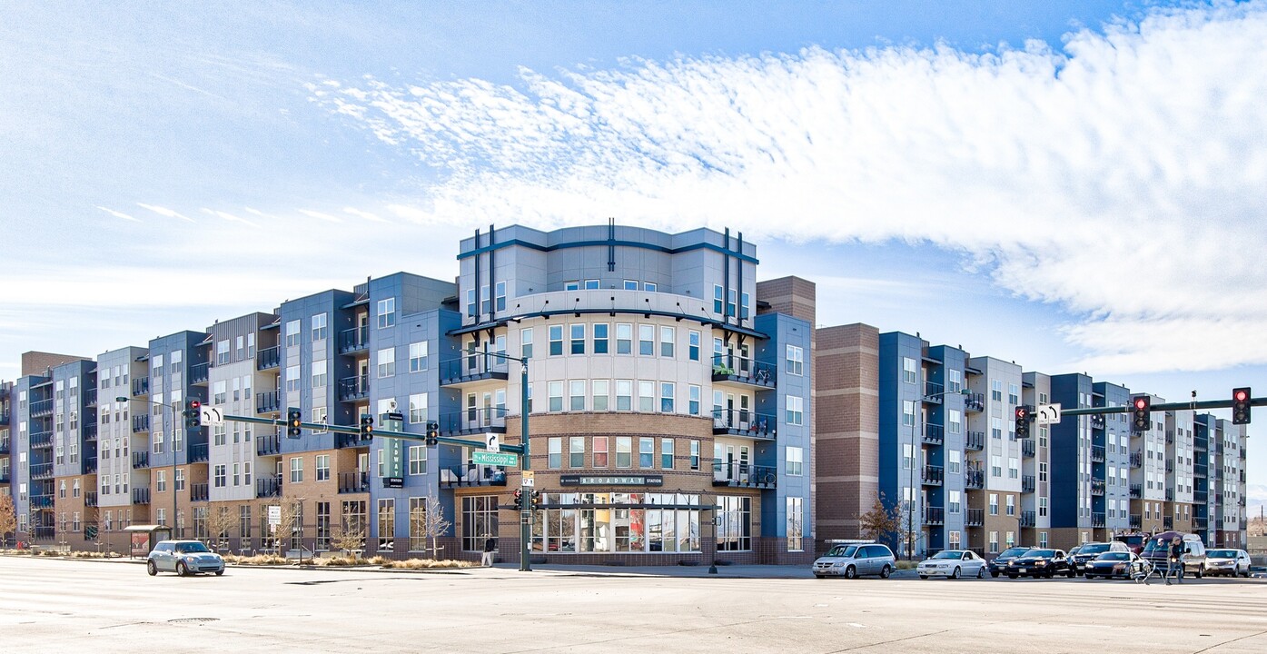 Windsor at Broadway Station in Denver, CO - Foto de edificio