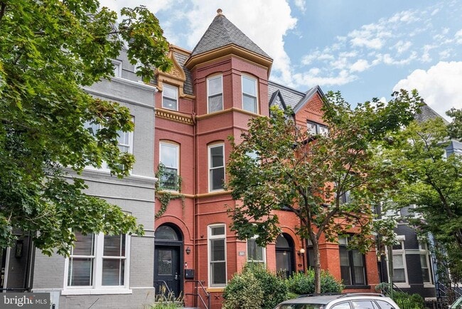 property at 931 Westminster St NW