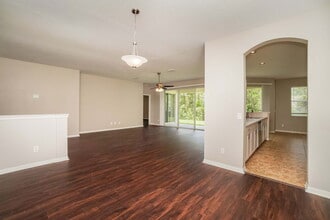 4341 Larkenheath Dr in Spring Hill, FL - Building Photo - Building Photo