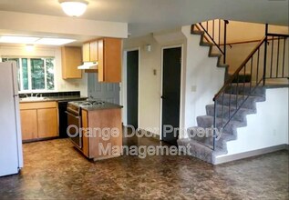 2708 Initial Pl in Enumclaw, WA - Foto de edificio - Building Photo