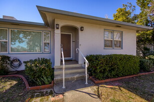 1654 Verda St in Redding, CA - Foto de edificio - Building Photo