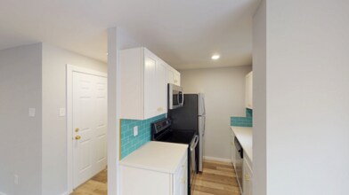 5522 Delmar Blvd-Unit -101 in St. Louis, MO - Building Photo - Building Photo