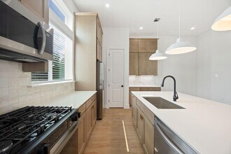 2121 Hoskins Dr in Houston, TX - Building Photo - Building Photo