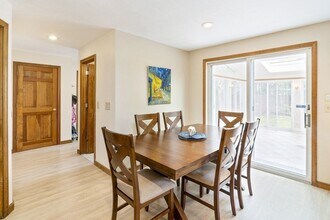 478 Clinton Rd in Brookline, MA - Building Photo - Building Photo