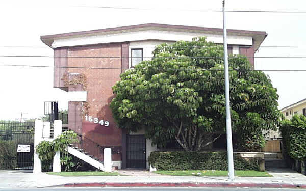 15349 Vanowen St in Van Nuys, CA - Foto de edificio - Building Photo