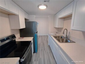 3647 Kolendo Ct in Las Vegas, NV - Building Photo - Building Photo