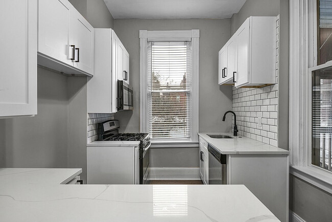 2205 S 11th St, Unit 2205