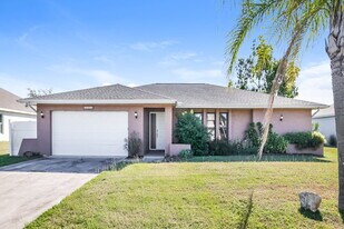 25353 Doredo Dr in Punta Gorda, FL - Building Photo