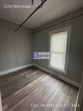 2106 Bertrand St in South Bend, IN - Foto de edificio - Building Photo