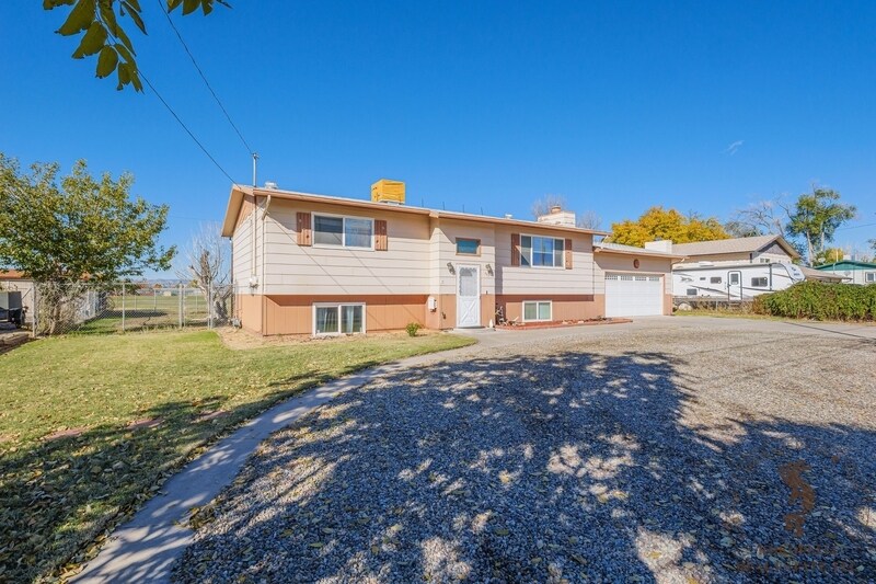 467-432 32 Rd in Clifton, CO - Building Photo