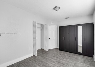 2960 NW 63rd St in Miami, FL - Building Photo - Building Photo