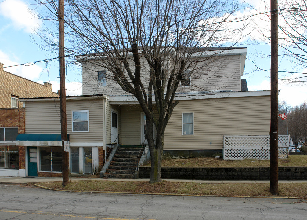 327 Ferry St in Russell, KY - Building Photo