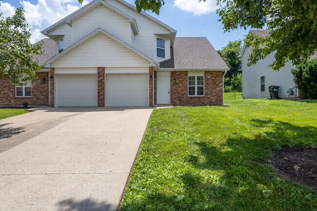 202 Nikki Way in Columbia, MO - Foto de edificio - Building Photo