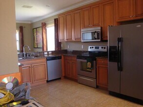 1250 Clove Dr in Poinciana, FL - Building Photo - Building Photo