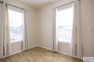 306 W 6th St in Los Fresnos, TX - Foto de edificio - Building Photo