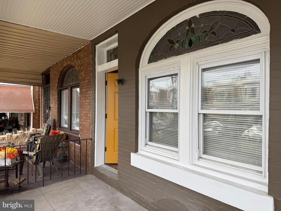 5618 Cedar Ave in Philadelphia, PA - Building Photo