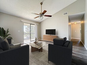 Cascades at Kissimmee in Kissimmee, FL - Foto de edificio - Building Photo