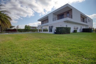 16661 Sunset Way in Weston, FL - Building Photo - Building Photo