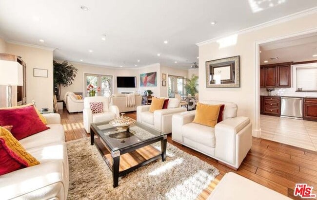 property at 918 S Wooster St