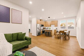 3202 NW Division St in Gresham, OR - Building Photo - Building Photo