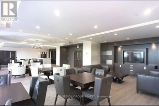 7171-7171 Yonge St in Markham, ON - Building Photo - Building Photo