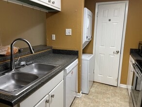 424 Fry St, Unit B in Denton, TX - Building Photo - Building Photo