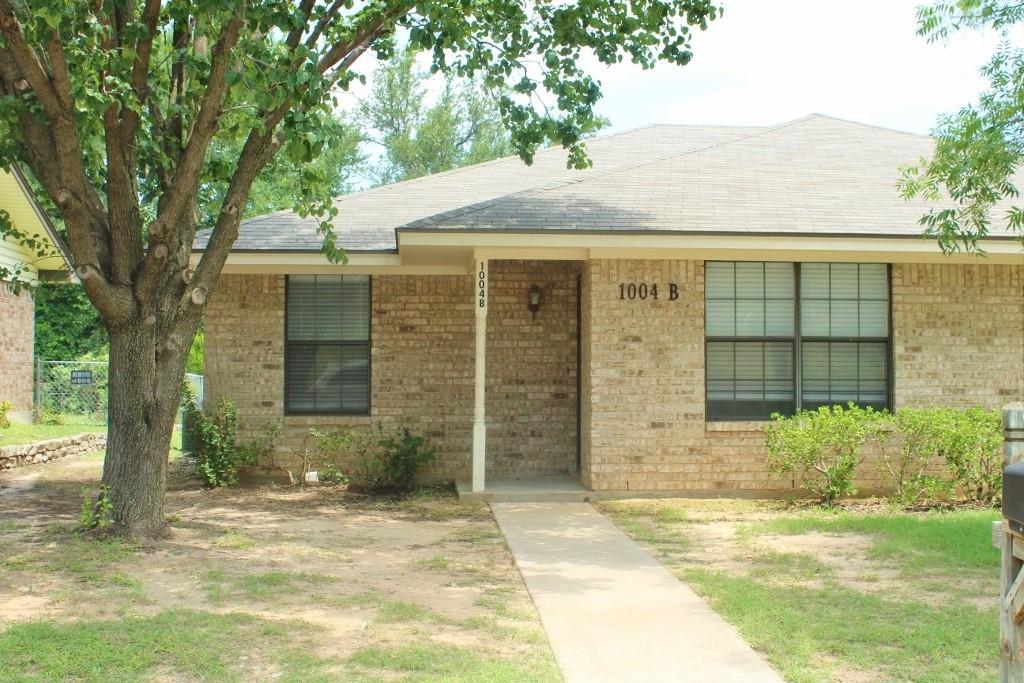 1004 Lynn St-Unit -B in Weatherford, TX - Building Photo